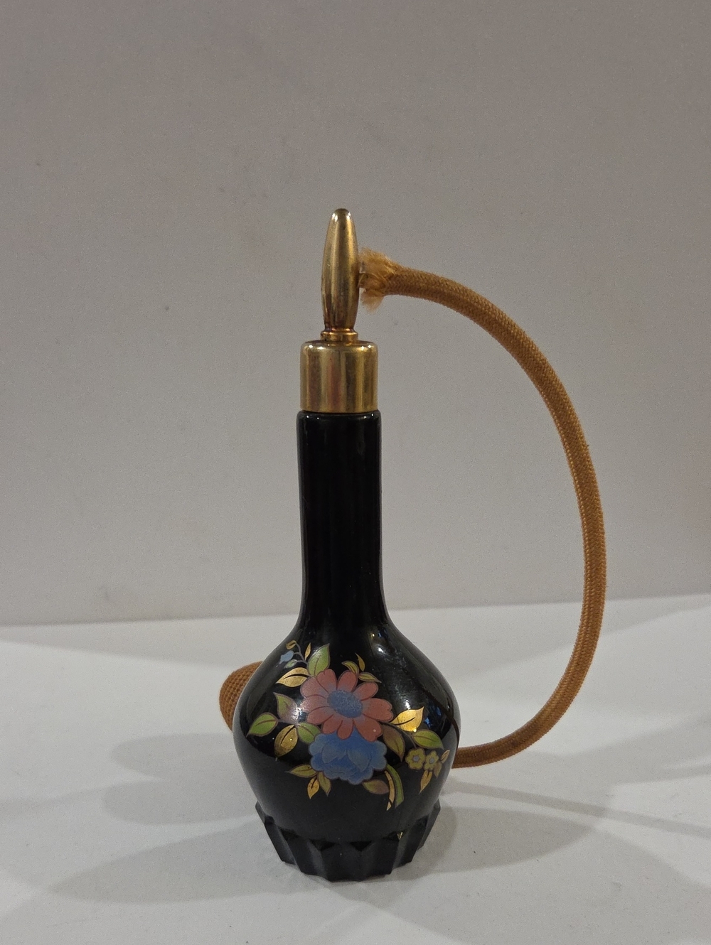 Corona Black Floral Atomizer with Gold Fittings and Tan Bulb